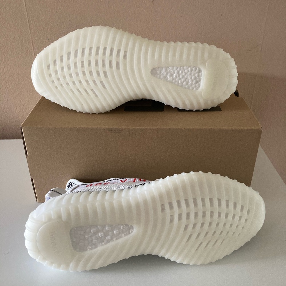 Yeezy Boost 350 V2 CP9654 NWT - Picture 4 of 4